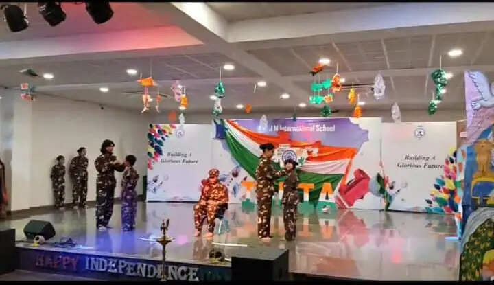 स्वतंत्रता दिवस पर जे.एम. इंटरनेशनल स्कूल में भव्य समारोह
