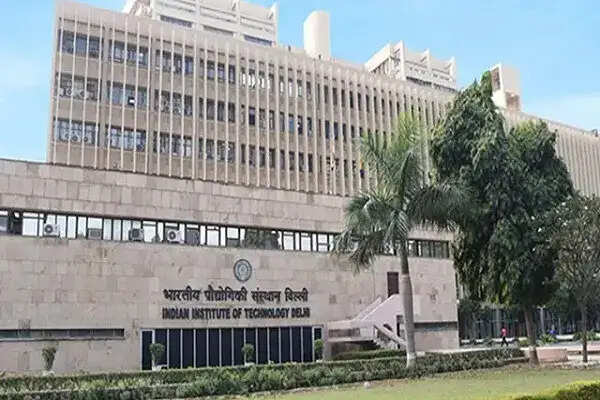 IIT दिल्ली ने QS वर्ल्ड यूनिवर्सिटी रैंकिंग 2027 में हासिल की 118वीं रैंक