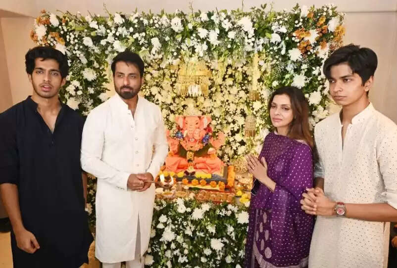 सोनू सूद के घर गणेश चतुर्थी की धूमधाम
