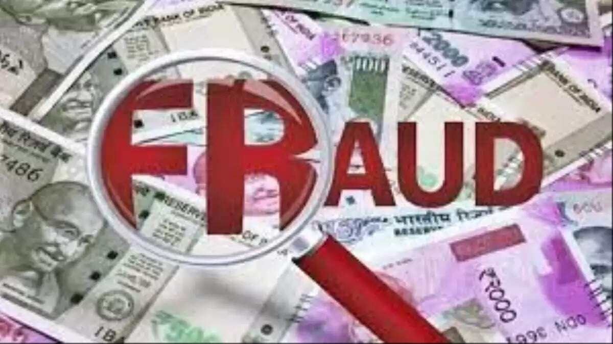 नोएडा में रिटायर्ड बीपीसीएल अधिकारी के साथ कोरियर ठगी का मामला