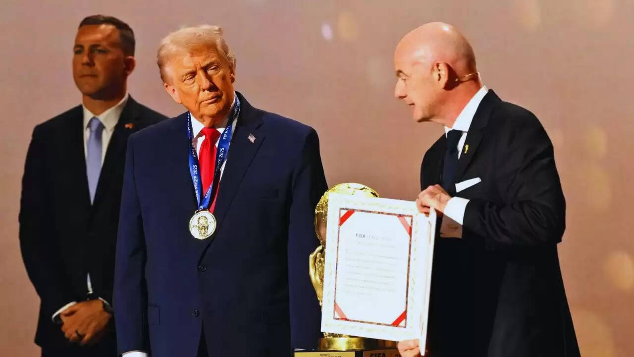 2026 FIFA World Cup ड्रॉ समारोह में ट्रंप को मिला शांति पुरस्कार, राजनीति का छाया प्रभाव