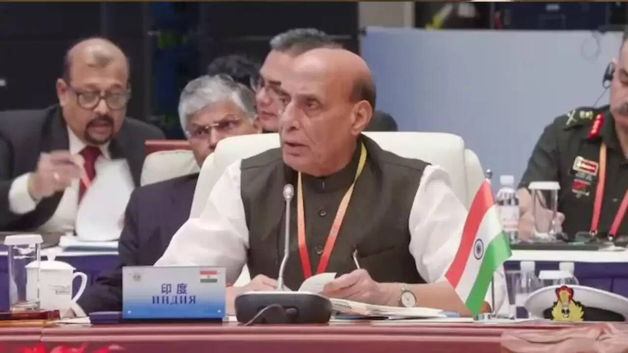 राजनाथ सिंह ने SCO बैठक में पाकिस्तान को किया बेनकाब, आतंकवाद पर जताई सख्त राय