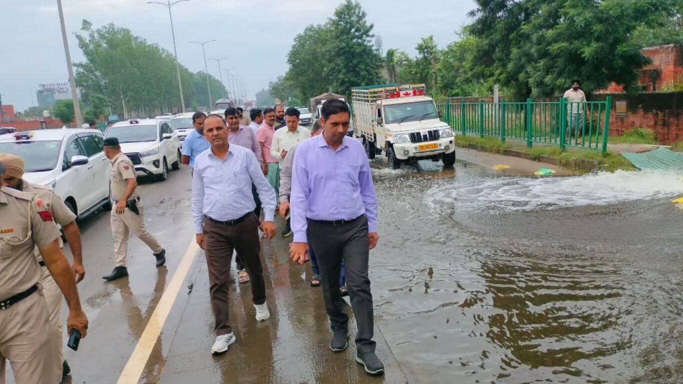 अम्बाला में बाढ़ से तबाही: टांगरी नदी का जलस्तर बढ़ा