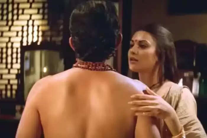 सुष्मिता सेन की इंटीमेट सीन विवाद: सेट पर रोते हुए भागीं