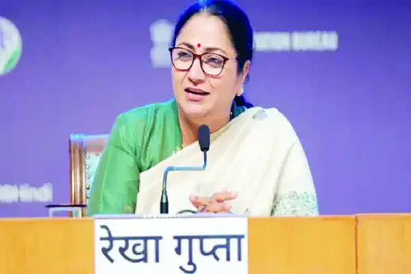 दिल्ली सरकार का अवैध निर्माणों पर सख्त अभियान: 124 संपत्तियों की जांच