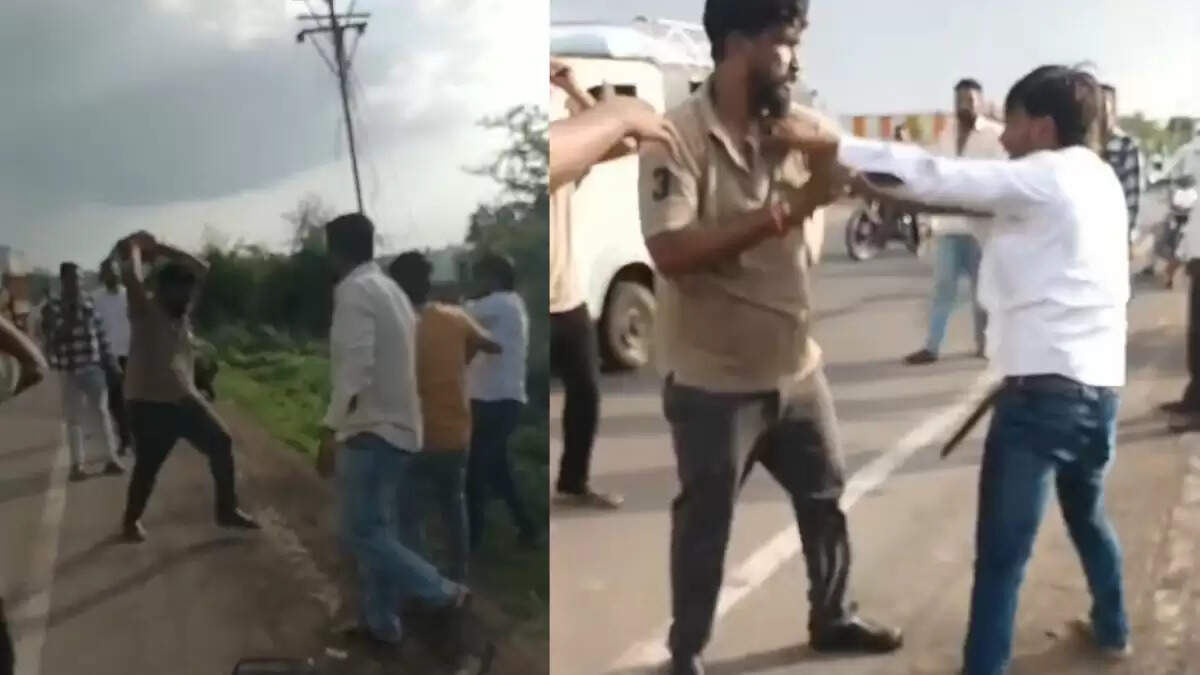 महाराष्ट्र के बीड में उप-सरपंच की सरेआम पिटाई, वीडियो वायरल