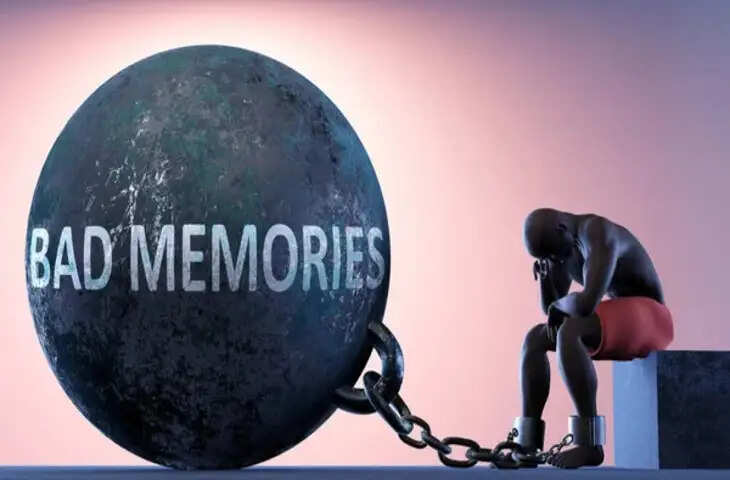 अतीत की कड़वी यादों से कैसे पाएं मुक्ति?