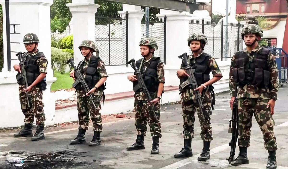 नेपाल में राजनीतिक संकट: नए नेतृत्व की तलाश