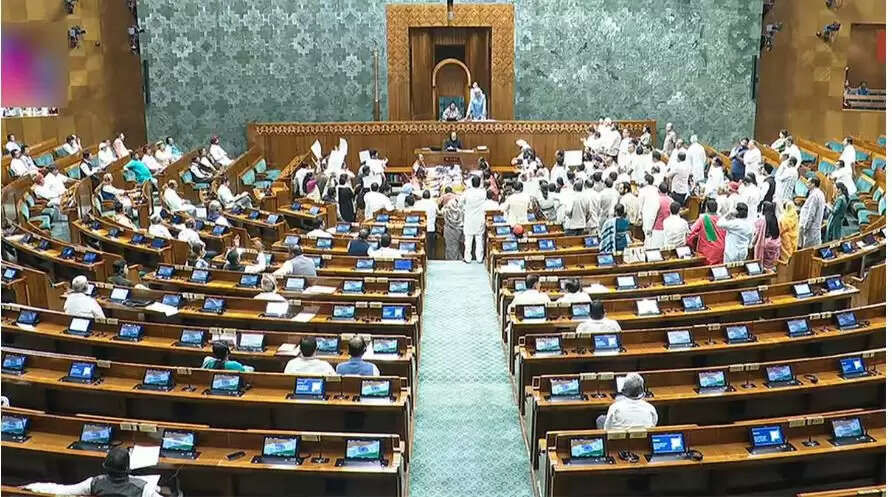 संसद का मानसून सत्र: 14वें दिन हंगामे के बीच स्थगित हुई कार्यवाही