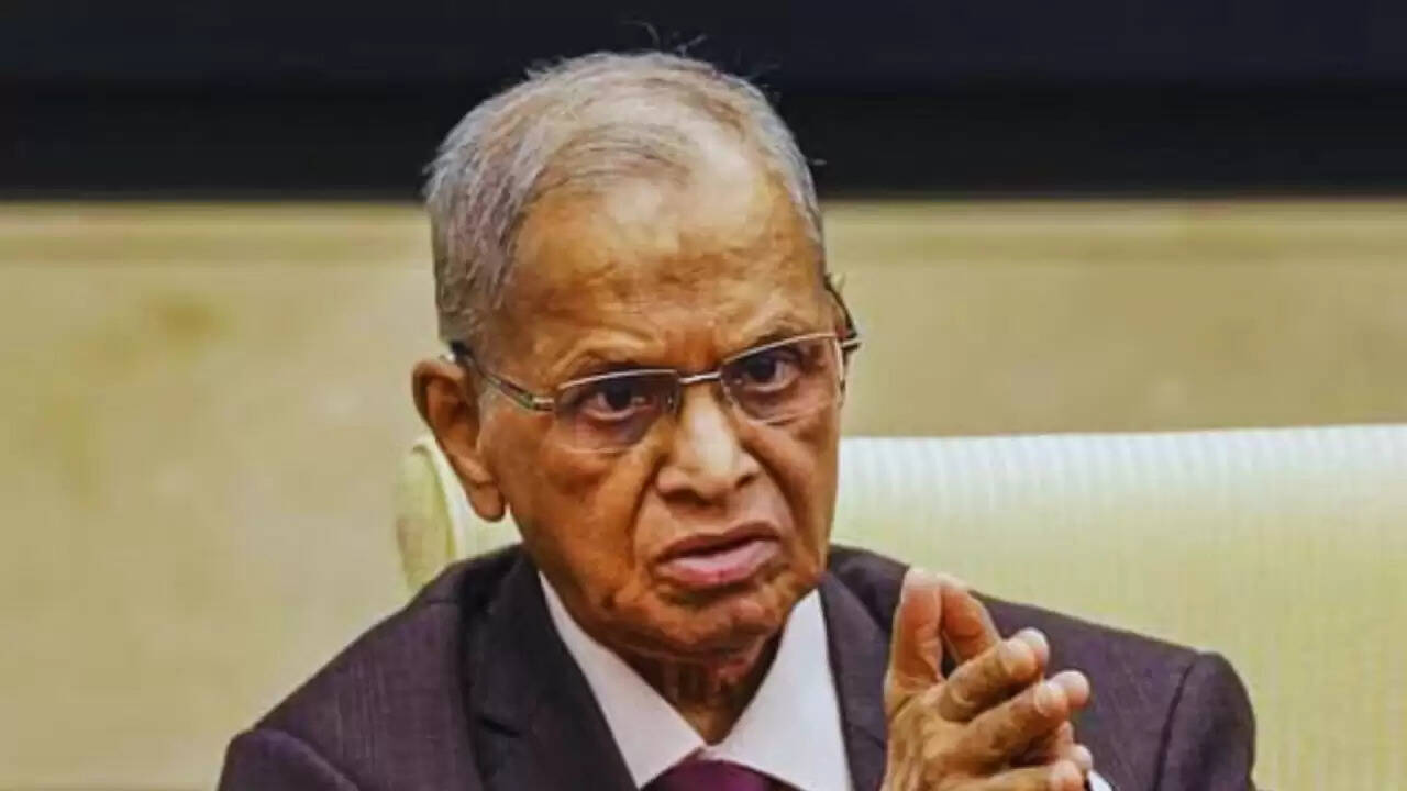 क्या है 'ट्रैवल डिस्मॉर्फिया' और कैसे इससे बचें? जानें नारायण मूर्ति की काम के घंटों पर राय