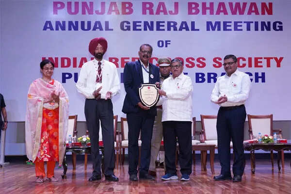 आरईसी फाउंडेशन को भारतीय रेड क्रॉस सोसाइटी द्वारा मिला सीएसआर प्रशंसा पुरस्कार