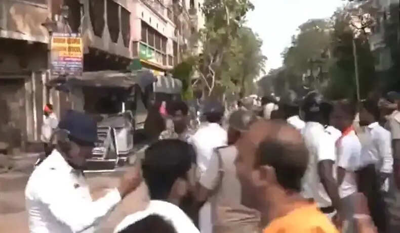 पश्चिम बंगाल में भाजपा और टीएमसी समर्थकों के बीच हिंसक झड़प