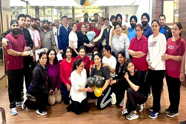 जिमखाना क्लब में भांगड़ा क्लास का तीन साल का जश्न