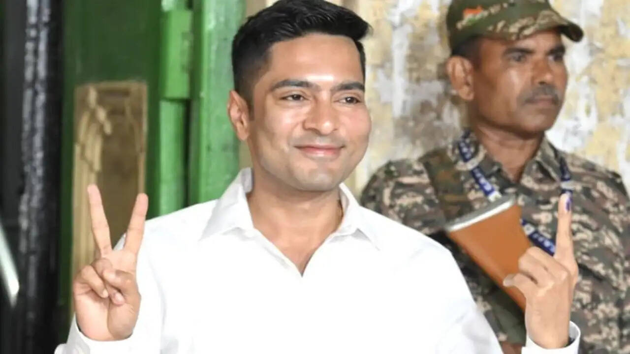 पश्चिम बंगाल की राजनीति में तृणमूल कांग्रेस का बागी सांसदों के खिलाफ बड़ा कदम