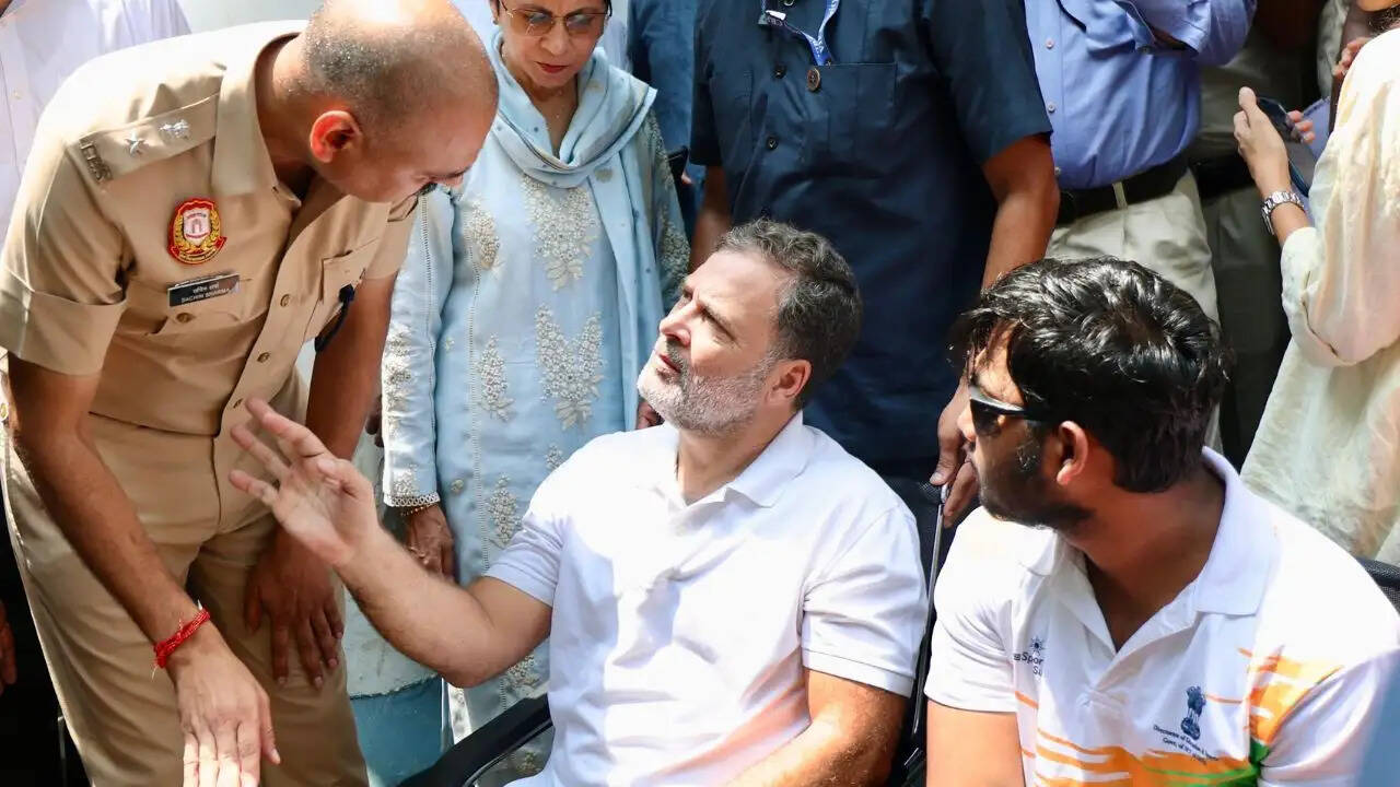 राहुल गांधी का साहिल लोचब के लिए FIR की मांग पर धरना, क्या मिलेगा न्याय?