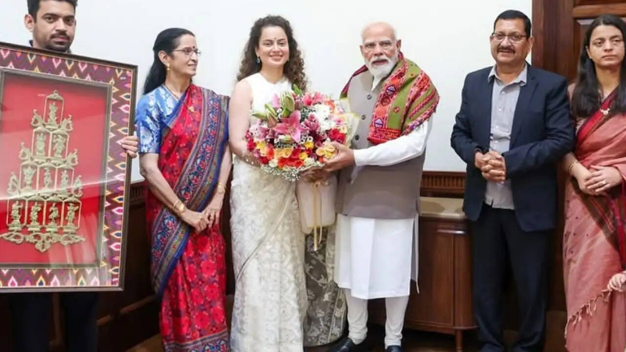 कंगना रनौत ने 40वां जन्मदिन पीएम मोदी के साथ मनाया