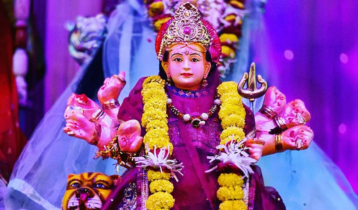 नवरात्रि: देवी दुर्गा की उपासना का पर्व और भोग का महत्व