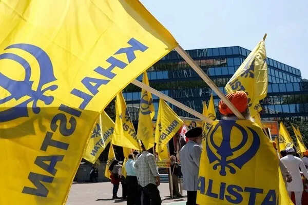 कनाडा में खालिस्तानी संगठन द्वारा भारतीय तिरंगे का अपमान