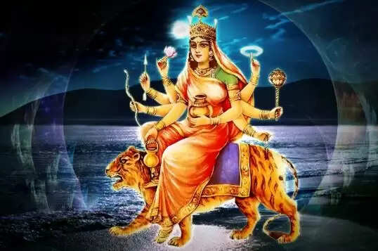 शारदीय नवरात्रि 2025: देवी कुष्मांडा की पूजा का महत्व और उपाय