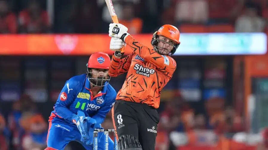 IPL 2026: अभिषेक शर्मा का तूफानी शतक, SRH ने DC के खिलाफ बनाई मजबूत स्थिति
