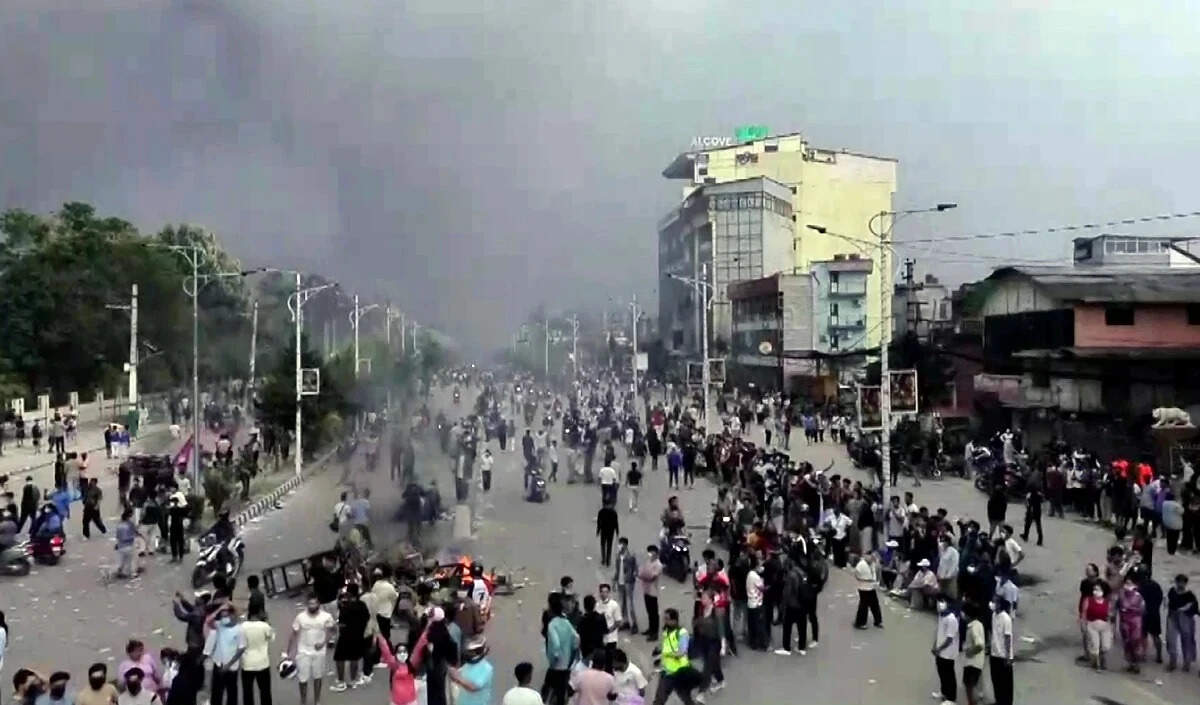 नेपाल में राजनीतिक तनाव: संसद भवन में हिंसक प्रदर्शन और सेना की तैनाती