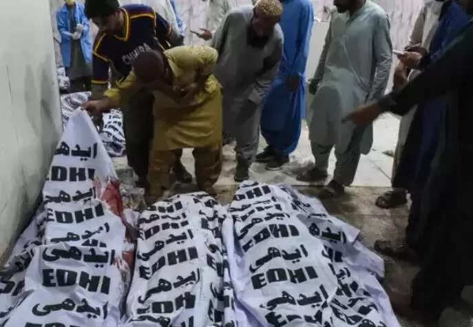 पाकिस्तान में आत्मघाती हमले से 14 की मौत, कई घायल