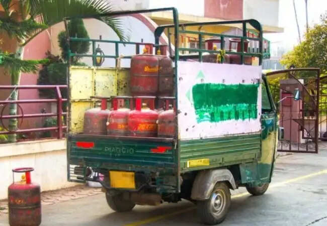 मुंबई में एलपीजी सिलेंडर चोरी की घटना, पुलिस ने शुरू की जांच