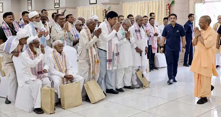 नोएडा इंटरनेशनल एयरपोर्ट से पहली उड़ान का ऐतिहासिक क्षण