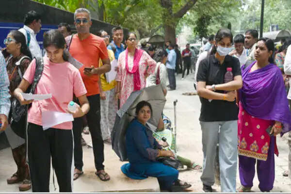 दिल्ली सरकार की नई पहल: NEET परीक्षा के लिए अभिभावकों के लिए कूलिंग जोन