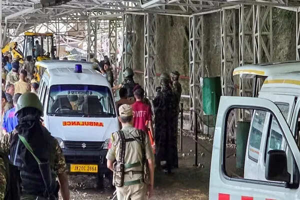 कटड़ा में वैष्णो देवी लैंडस्लाइड: 30 लोगों की मौत, राहत कार्य जारी