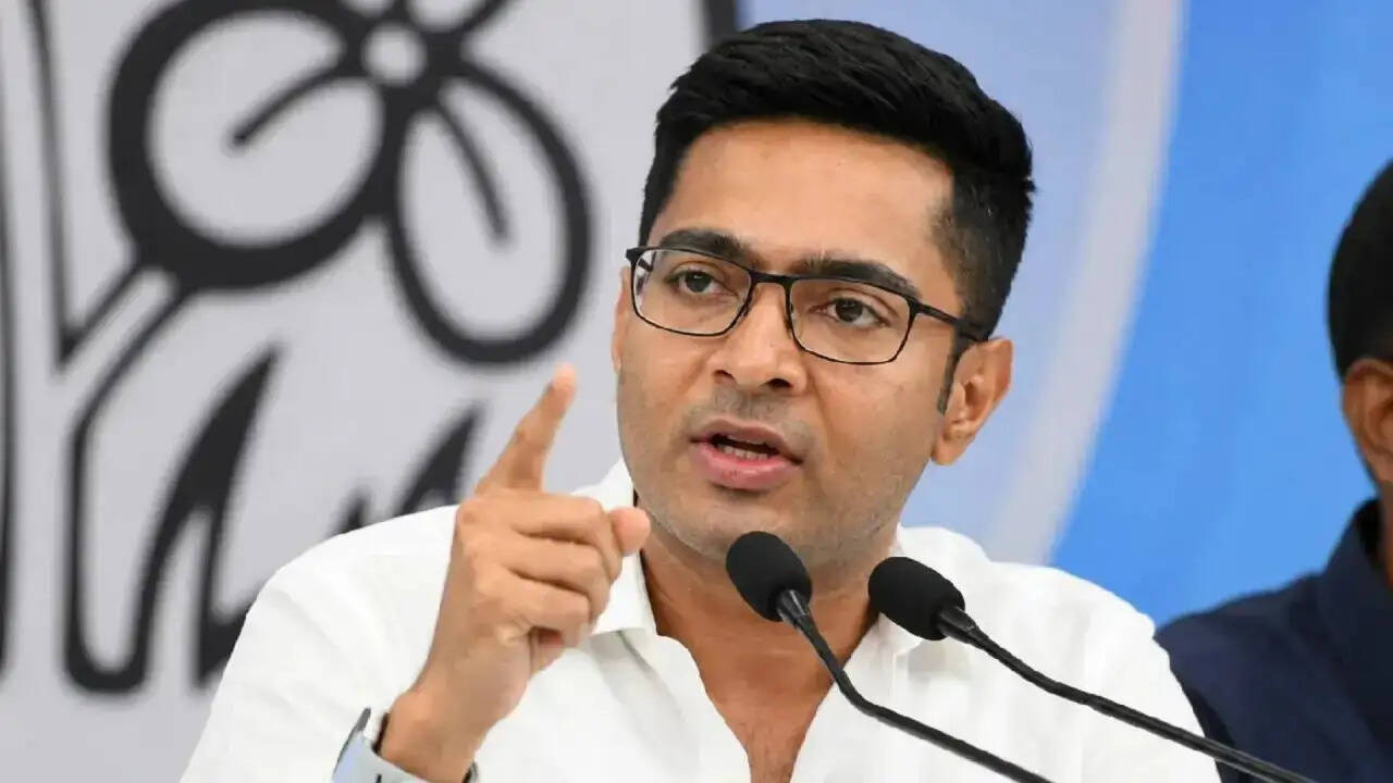 अभिषेक बनर्जी का बड़ा बयान: पार्टी छोड़ने वालों के लिए इस्तीफे की पेशकश
