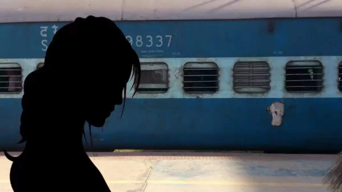 पानीपत में खड़ी ट्रेन में महिला के साथ सामूहिक बलात्कार की घटना