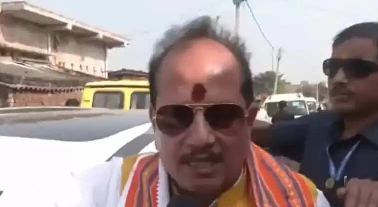 बिहार विधानसभा चुनाव 2025: डिप्टी सीएम विजय कुमार सिन्हा के काफिले पर हमला