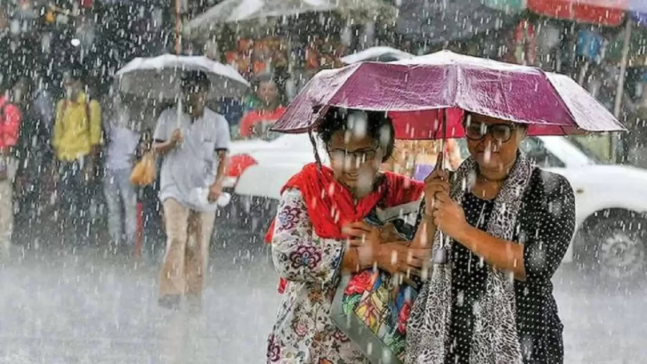 भारत में मानसून की गतिविधियों में तेजी, कई राज्यों में भारी बारिश की चेतावनी