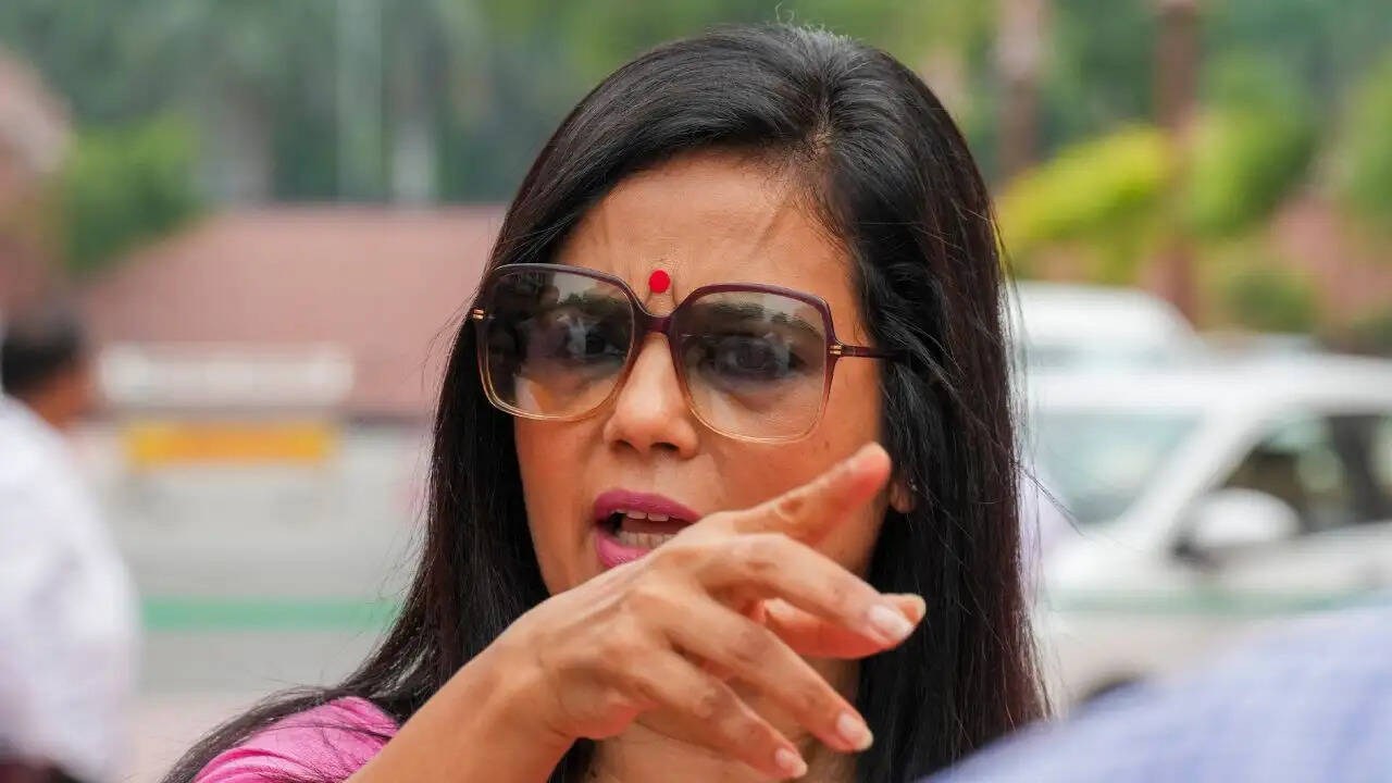 महुआ मोइत्रा के खिलाफ गिरफ्तारी वारंट जारी, अदालत में अनुपस्थिति बनी कारण