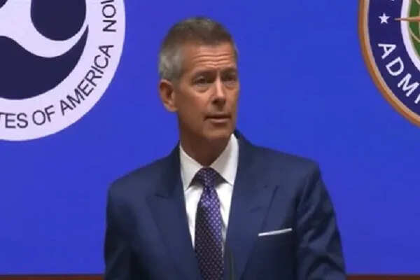 अमेरिका में शटडाउन का हवाई सेवाओं पर प्रभाव: उड़ान क्षमता में 10% की कमी