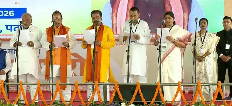बिहार कैबिनेट का विस्तार: नीतीश के बेटे समेत 32 नए मंत्री शामिल