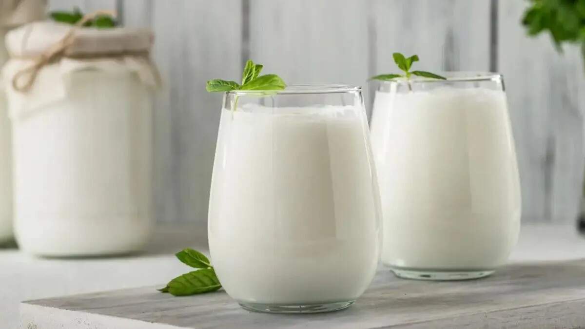 गर्मी में छाछ और लस्सी: सेहत के लिए कौन सा बेहतर?