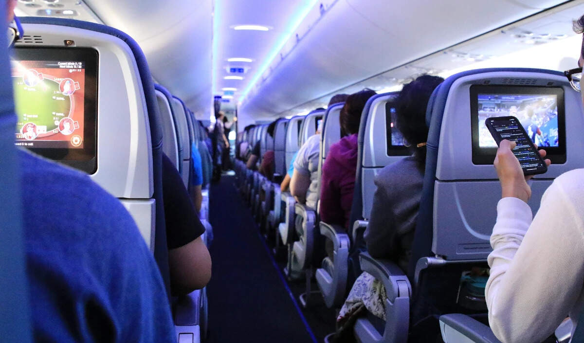 सरकार ने घरेलू उड़ानों में सीटों पर अतिरिक्त शुल्क न लेने का निर्देश दिया