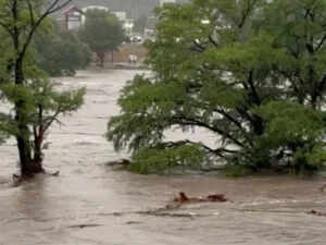 Texas में भीषण बाढ़ से तबाही, 24 लोगों की जान गई