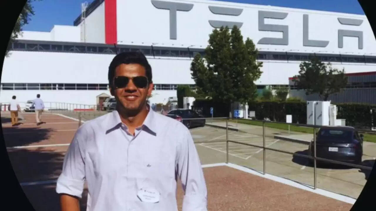 टेस्ला के साइबरट्रक प्रमुख सिद्धांत अवस्थी ने छोड़ी कंपनी, जानें उनके सफर की कहानी