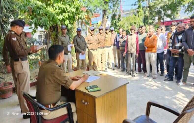 प्रभारी निरीक्षक ऋषिकेश ने क्षेत्र के हिस्ट्रीशीटरों की कराई परेड