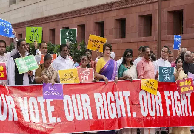 दिल्ली पुलिस का INDIA गठबंधन पर आरोप: मार्च के लिए अनुमति नहीं मांगी गई