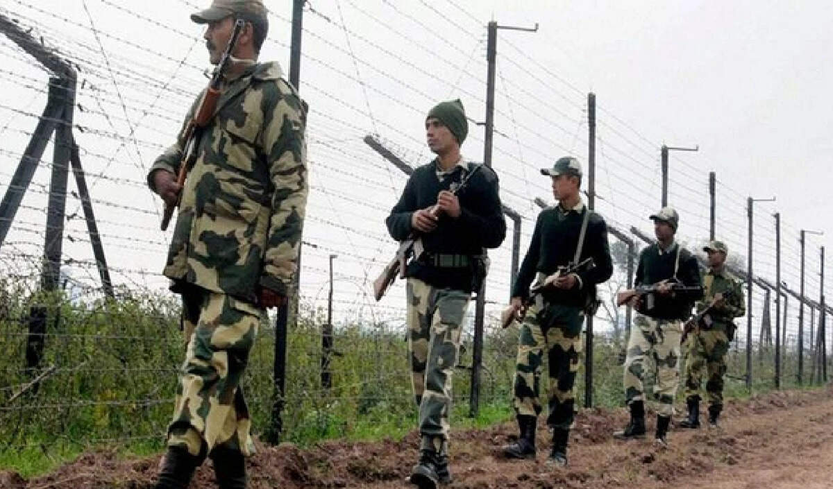 भारत की सुरक्षा एजेंसियों ने बांग्लादेश में बढ़ती हिंसा के बीच अलर्ट जारी किया