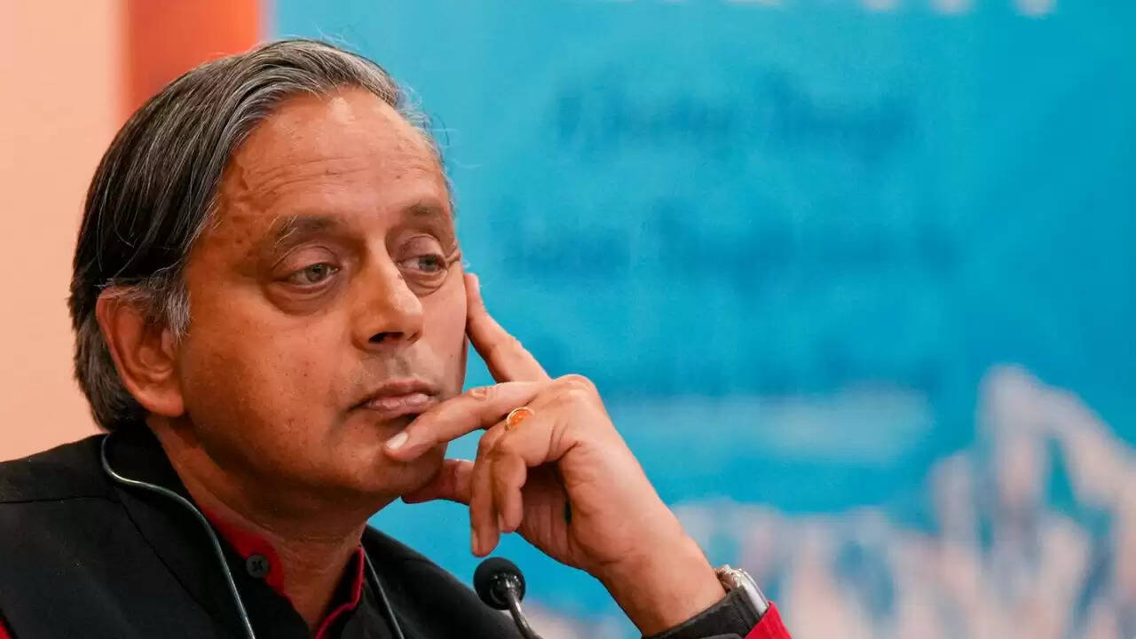 शशि थरूर ने राष्ट्रीय सुरक्षा पर कांग्रेस के मतभेदों को उजागर किया