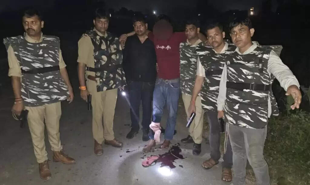 पुलिस और गो-तस्कर के बीच मुठभेड़, तस्कर घायल