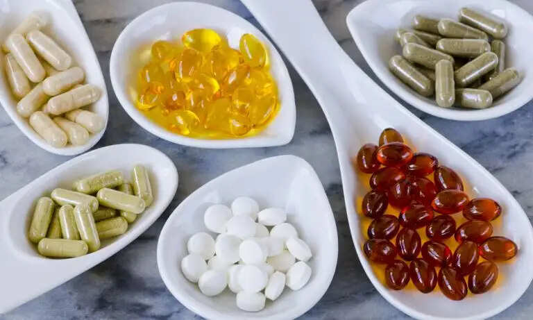 स्वास्थ्य के लिए आवश्यक विटामिन: जानें उनके लाभ और स्रोत