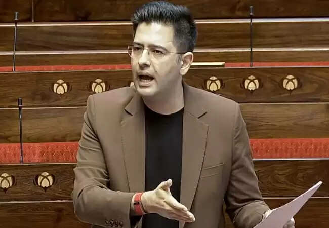 राज्यसभा में Raghav Chadha का विवादित बयान, AAP में बढ़ी खटास