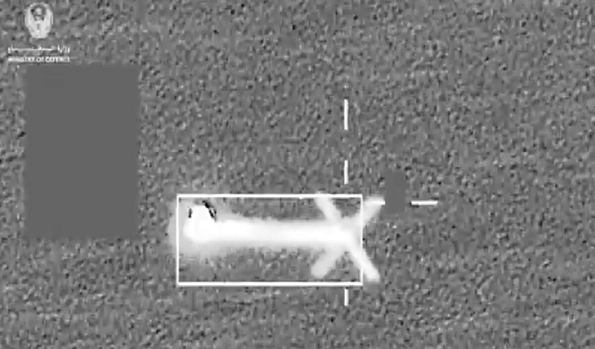 यूएई की वायु रक्षा ने बैलिस्टिक मिसाइलों और ड्रोन हमलों को नाकाम किया