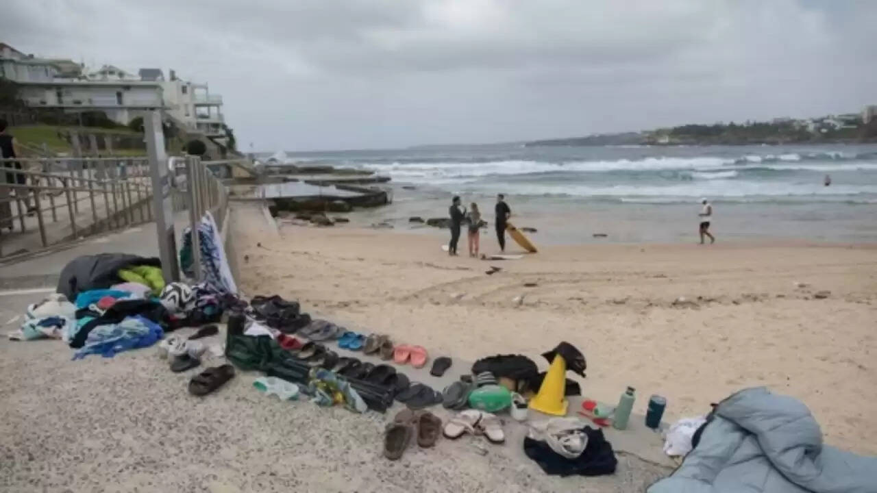 बोंडी बीच पर हुए नरसंहार की जांच: क्या पिता-पुत्र ने किया था चरमपंथी नेटवर्क से संपर्क?